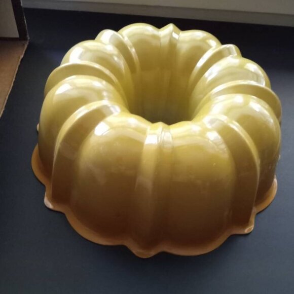 Vintage 12 Cup Aluminum Nordic Ware Yellow Bundt Pan With Box! Baking Kitchen - Picture 5 of 9